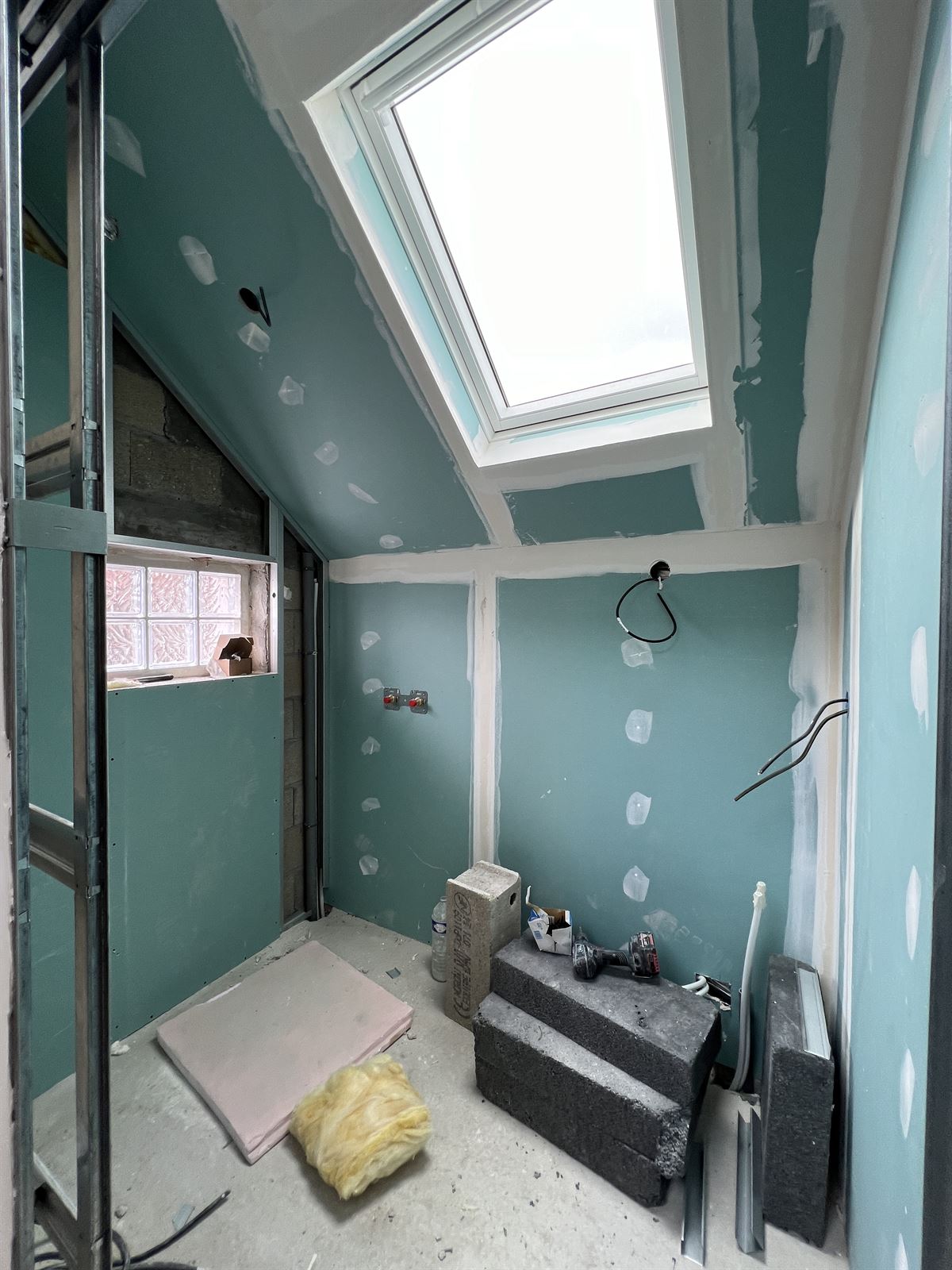 Pièce sous comble, plâtrerie