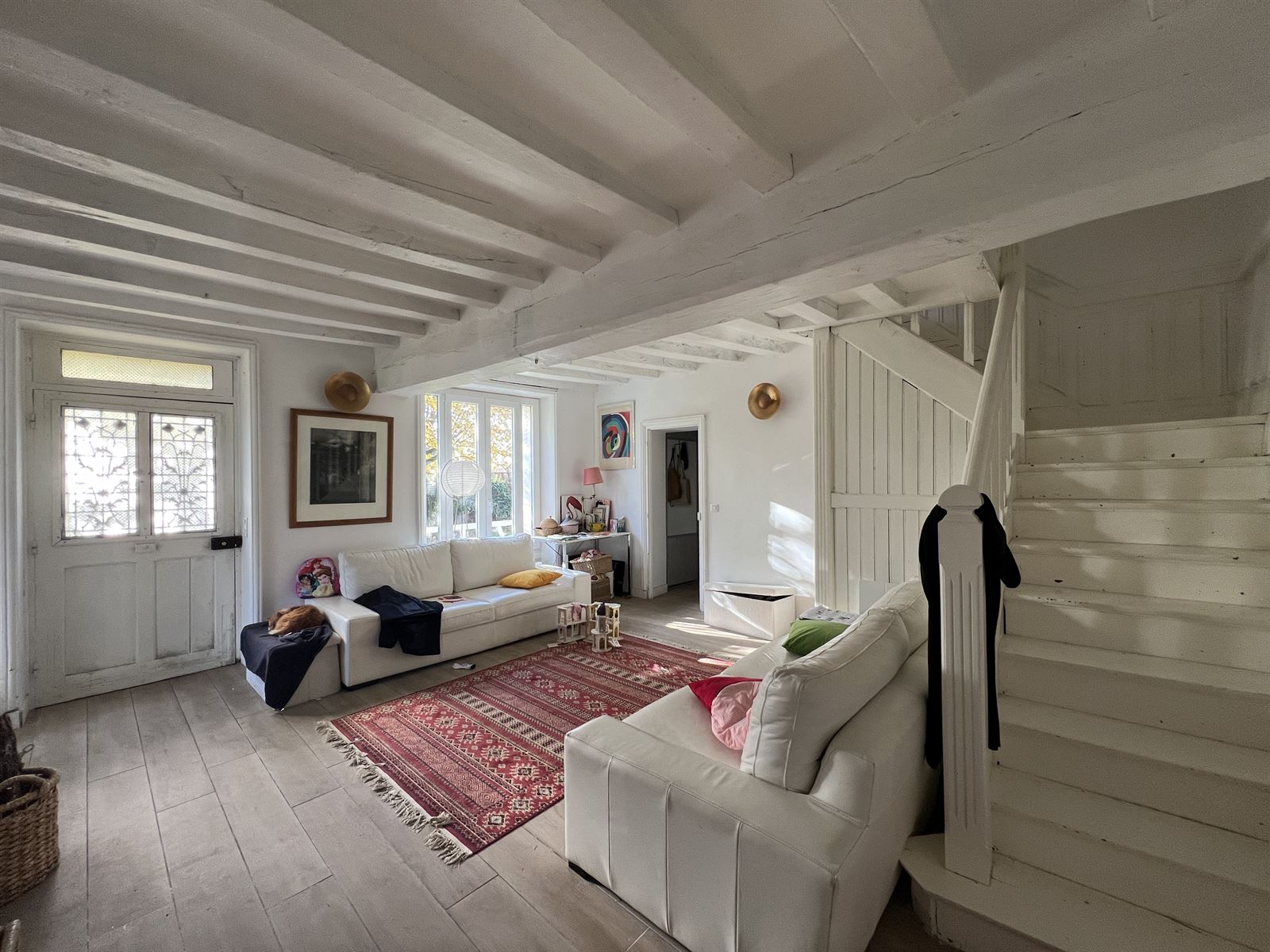 Séjour et escalier