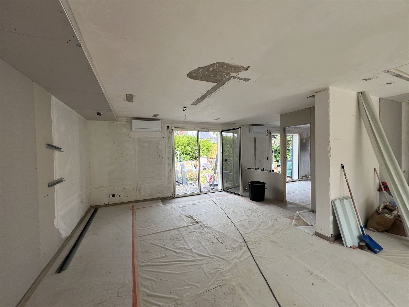 Ouverture vers le jardin pendant les travaux