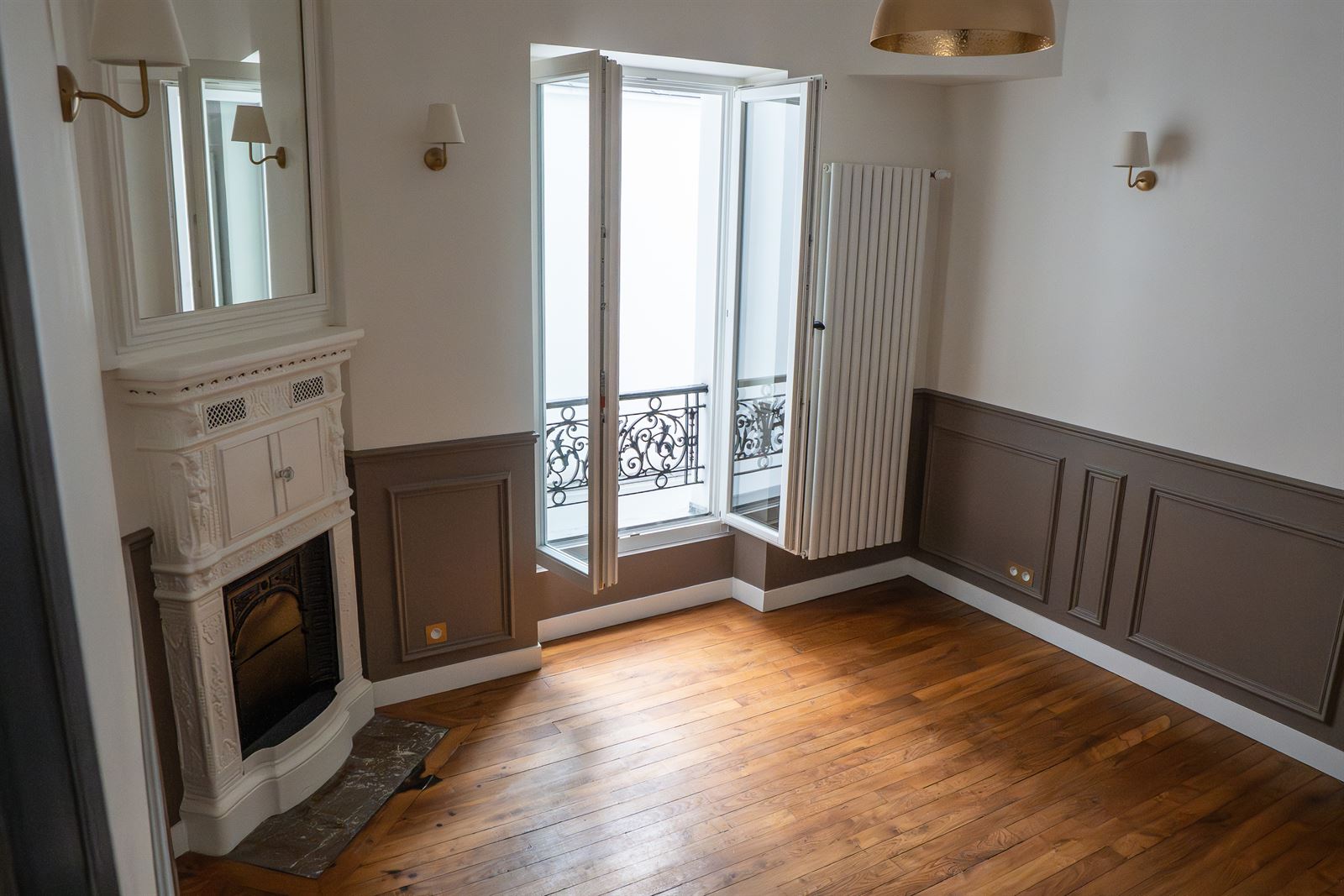 Séjour, cheminée et parquet