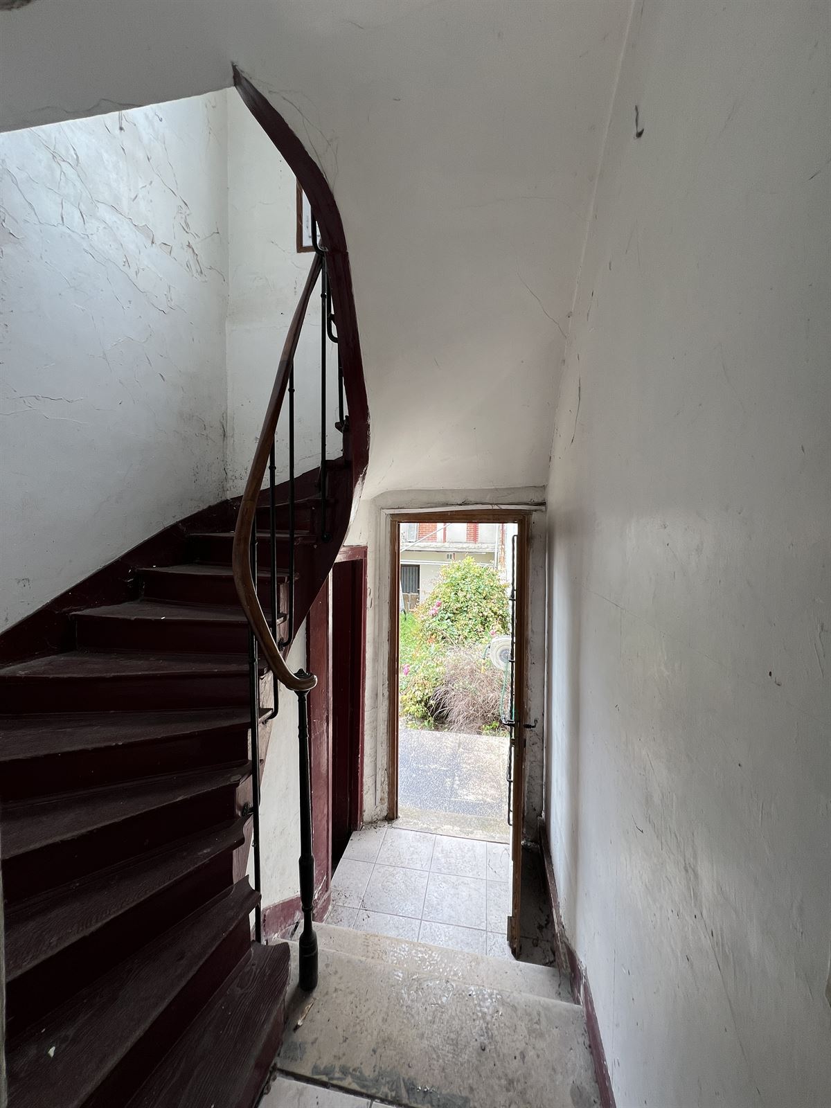 Escalier et sortie sur cour, état existant