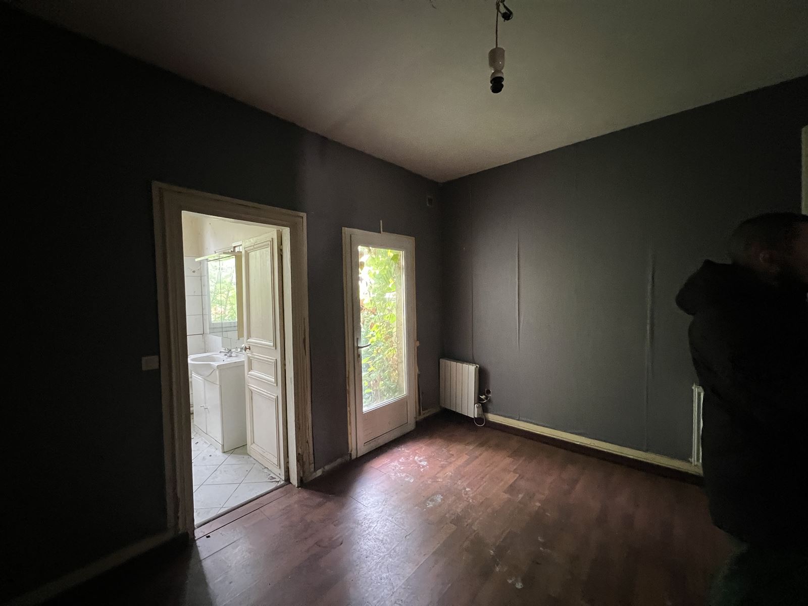 Pièce et salle d'eau attenante, état existant