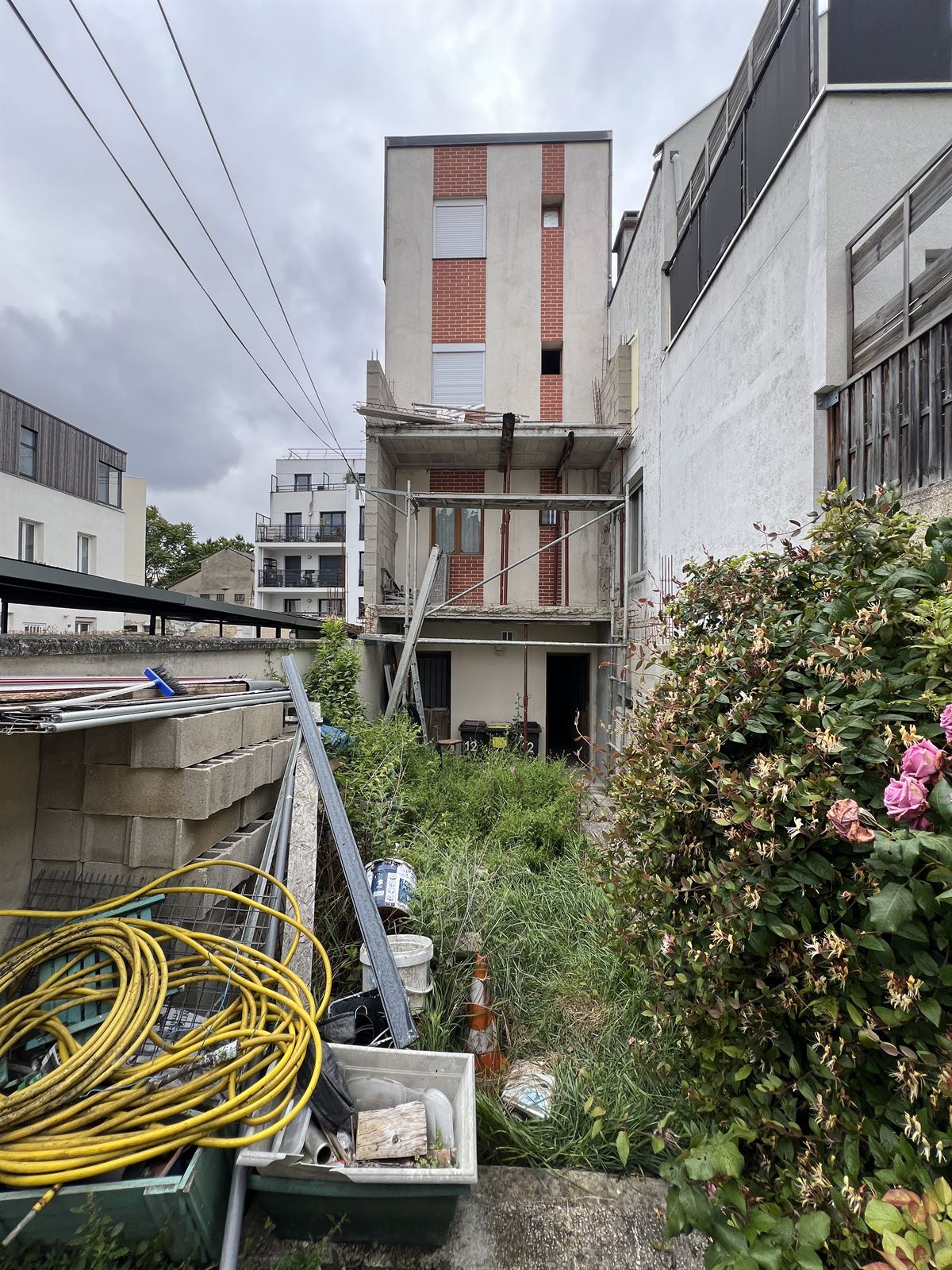 Cour et arrière du bâtiment, état existant