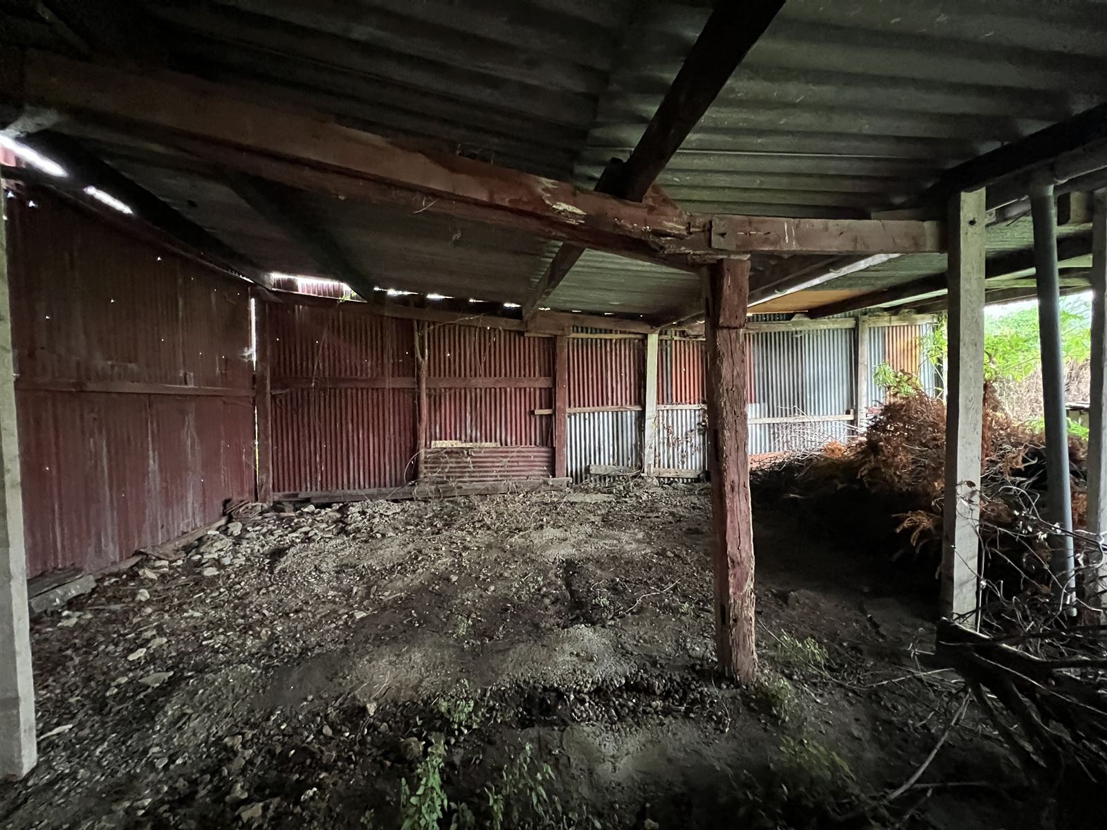 Ferme existante, cour et bâtiments