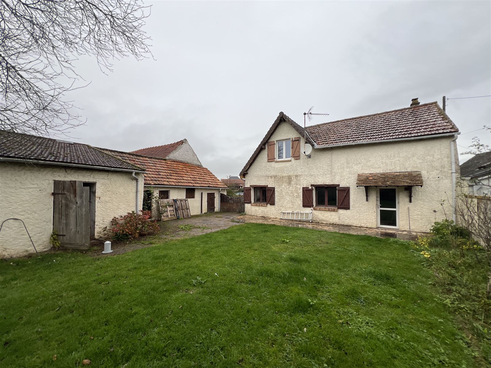 Ferme existante, vue sur cour