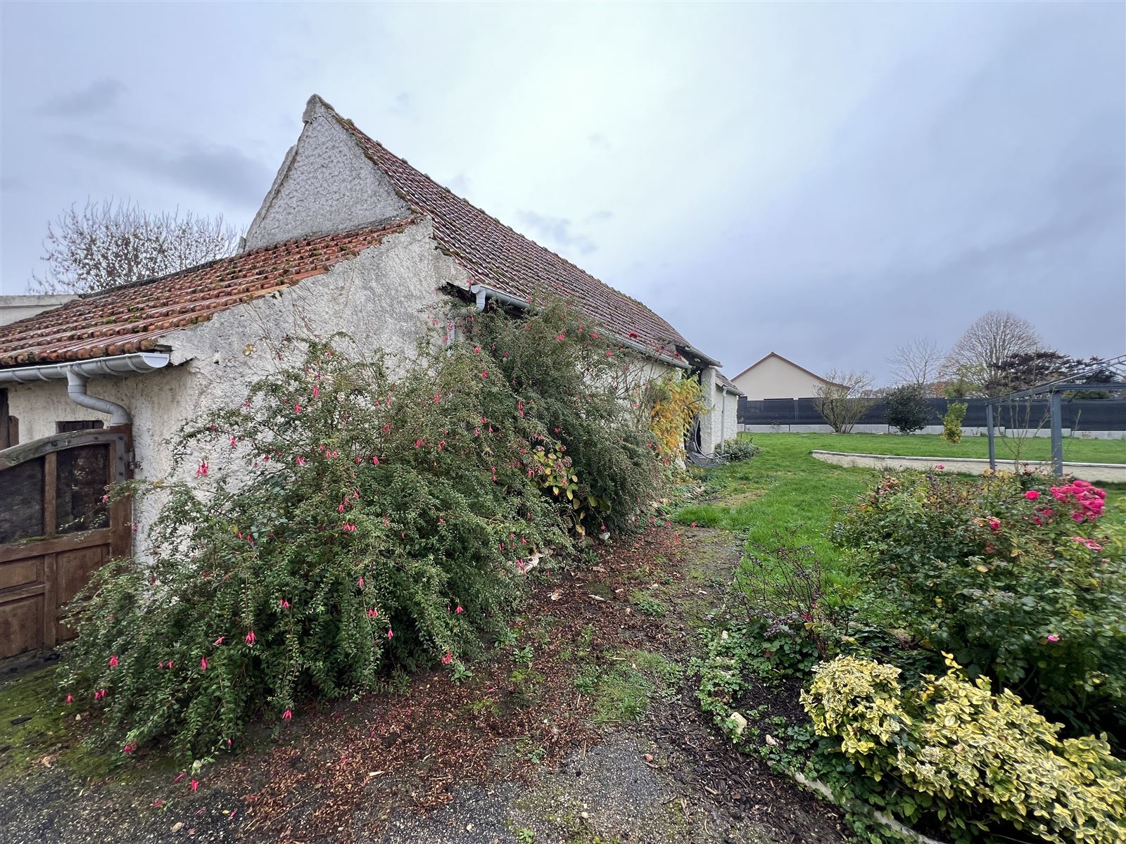 Ferme existante, bâtiments annexes