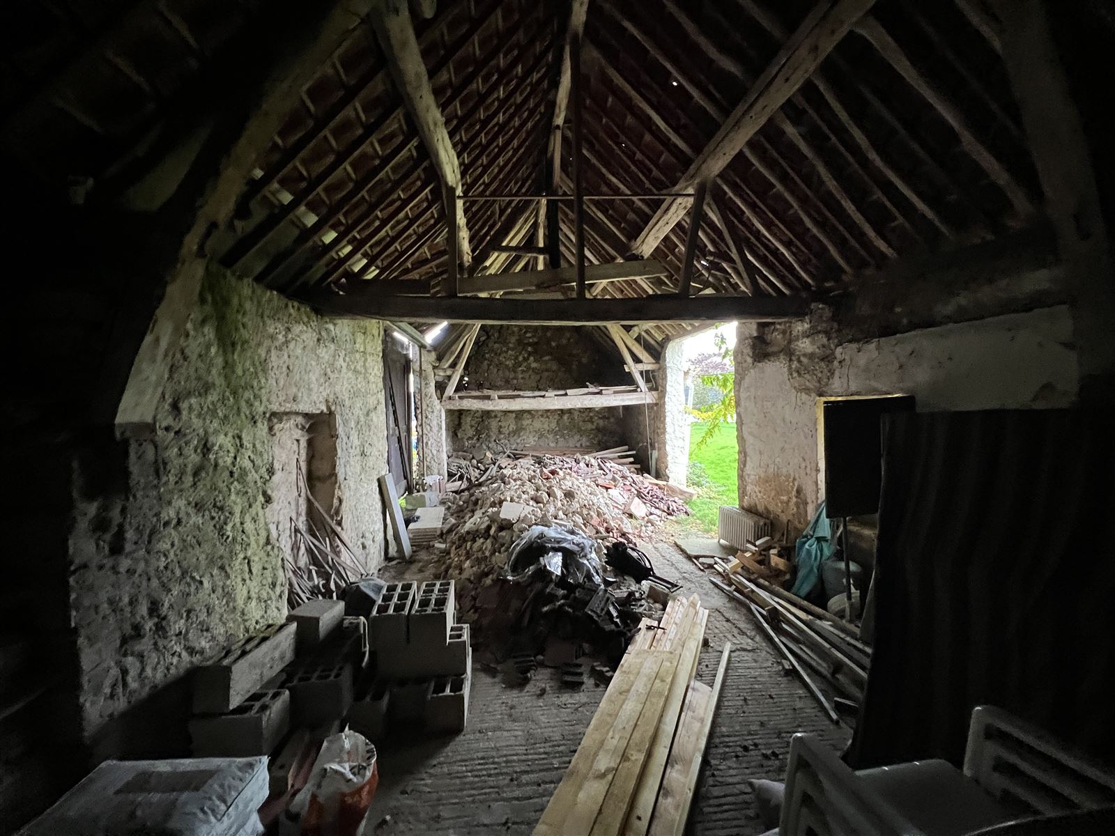 Ferme existante, cour et jardin
